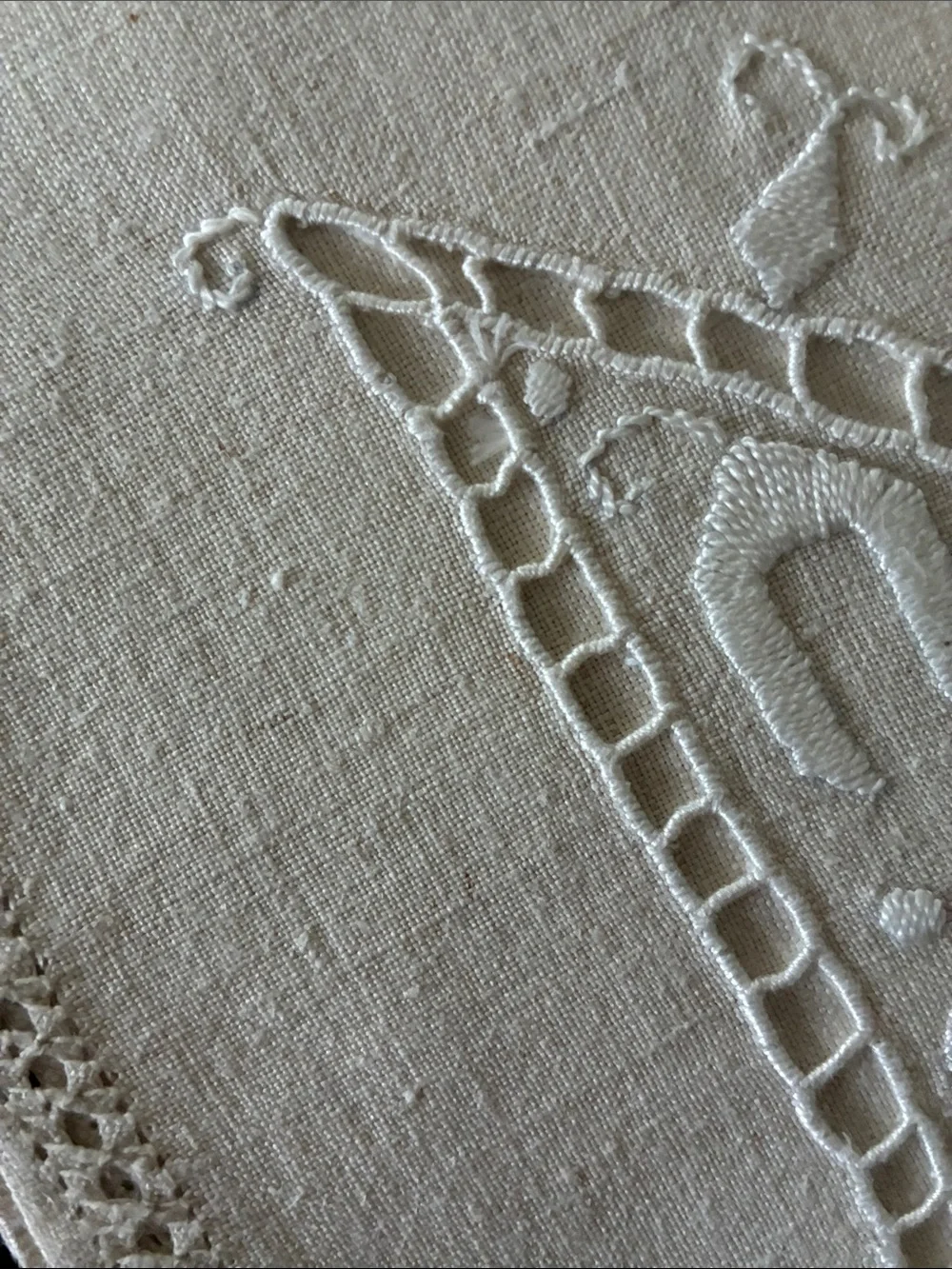 Vintage Cream Linen Dinner Napkins with Embroidered Cutwork Made in Italy